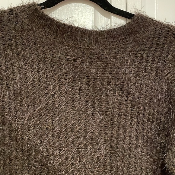 Fuzzy sweater - Picture 2 of 2